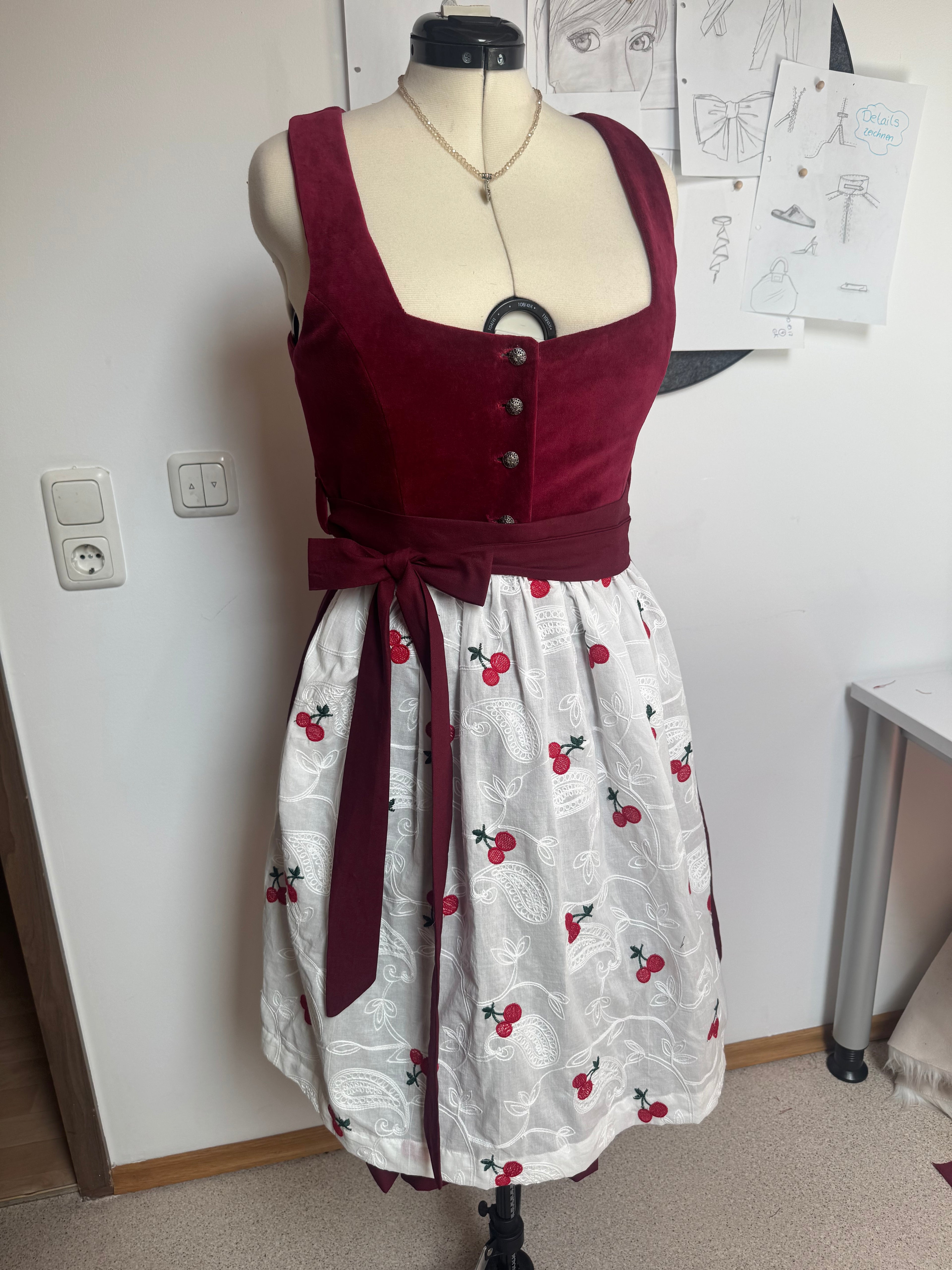 Dirndl "Cherry-Love"